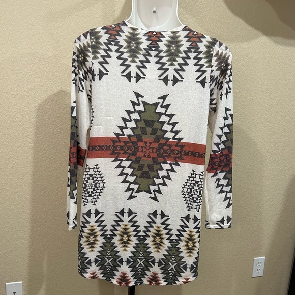Vocal Multicolor Aztec V-Neck Long Sleeve Top NWT Size 3XL - Picture 2 of 4